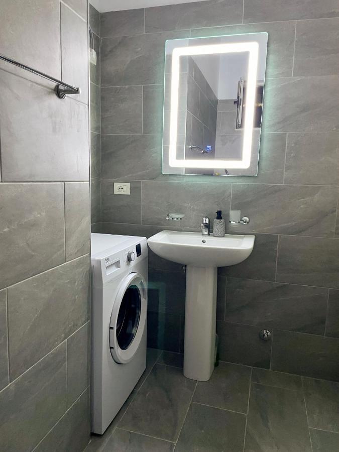 Home Inn Apartment 2 Near City Center Тирана Экстерьер фото
